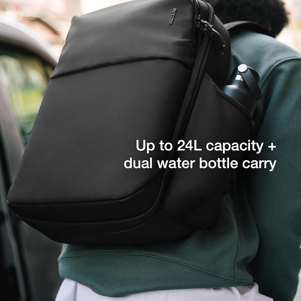 バッグ A.R.C. Daypack - Black Incase A.R.C. Daypack With ReSpun 100% Recycled Polyester 24L